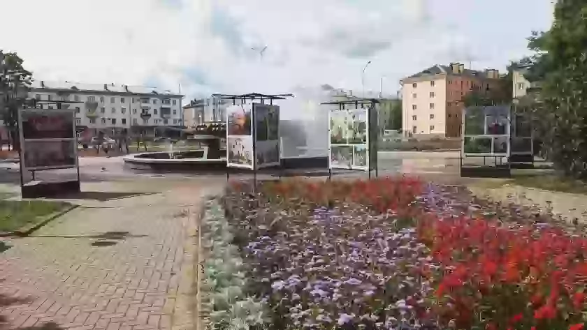 На площади Калинина открылась выставка «Тебе, мой город, посвящаю»
